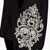 Dames blouse met borduursels zwart