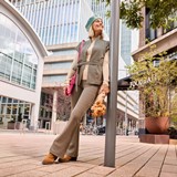 Dames flared broek bruin met print