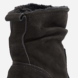 Gevoerde suede enkellaarsjes zwart