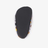 Kinder schoenen grijs met vrachtwagens