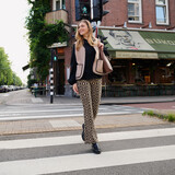 Dames flared broek met tribal print bruin zwart