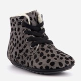 Gevoerde leren babyschoenen met stippen