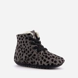 Gevoerde leren babyschoenen met stippen