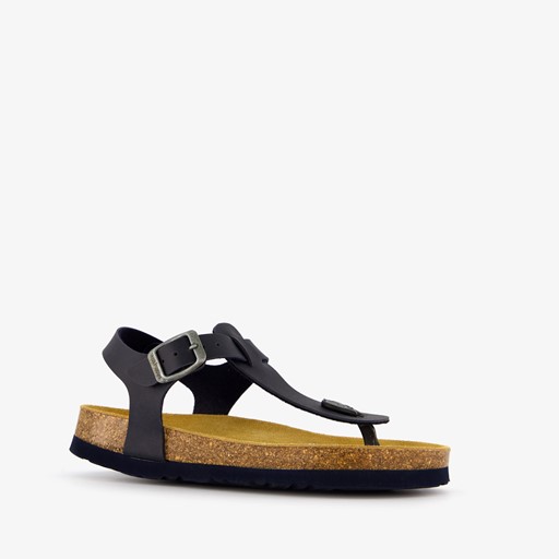 Jongens sandalen met teenbandje zwart