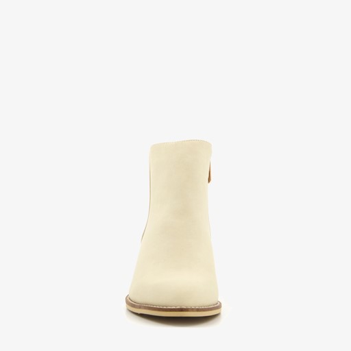 Witte enkellaarsjes met hak