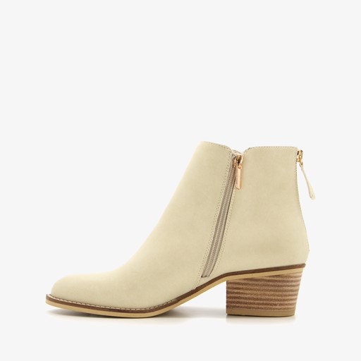 Witte enkellaarsjes met hak