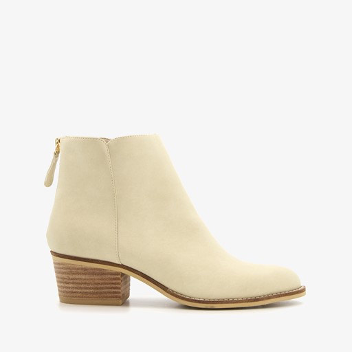 Witte enkellaarsjes met hak