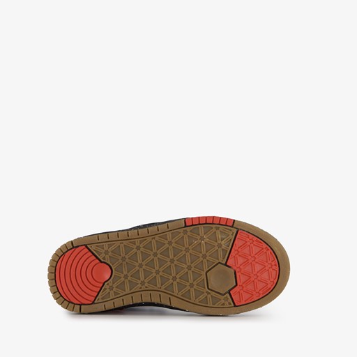Hoge jongens sneakers met rode details
