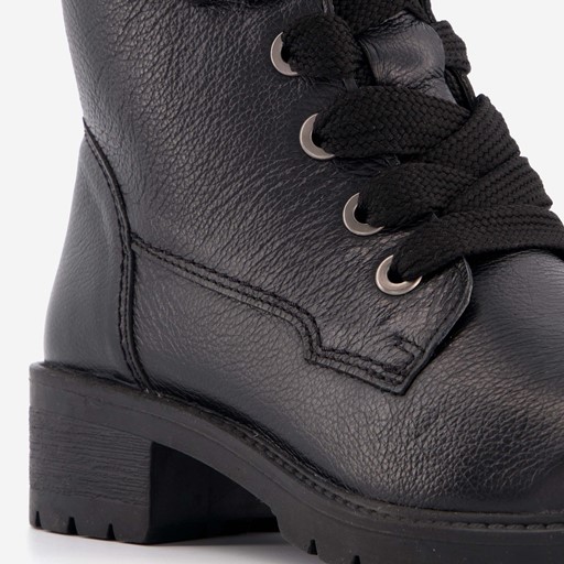 Leren veterboots met brede veters