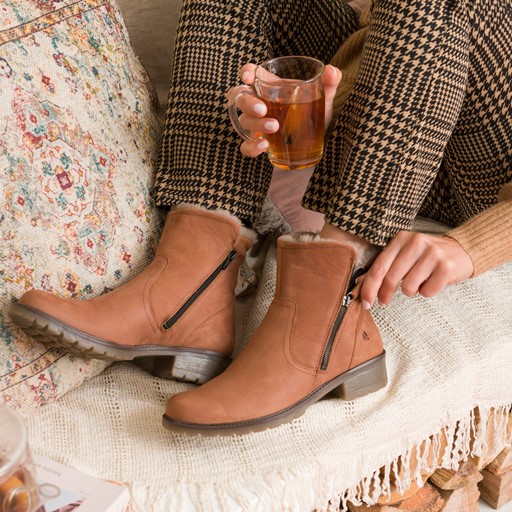 Gevoerde leren enkellaarsjes bruin