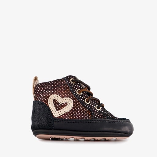 Leren babyschoenen met stippen en hartjes