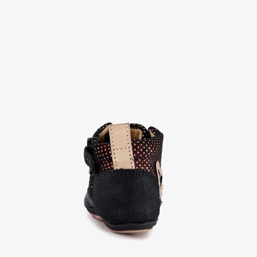 Leren babyschoenen met stippen en hartjes