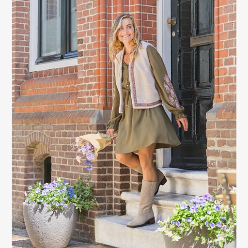 Dames jurk groen met geborduurde details