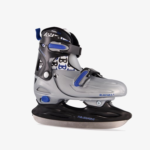 Kasked Rider kinder ijshockeyschaatsen