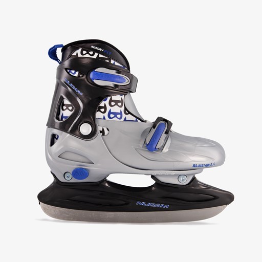 Kasked Rider kinder ijshockeyschaatsen