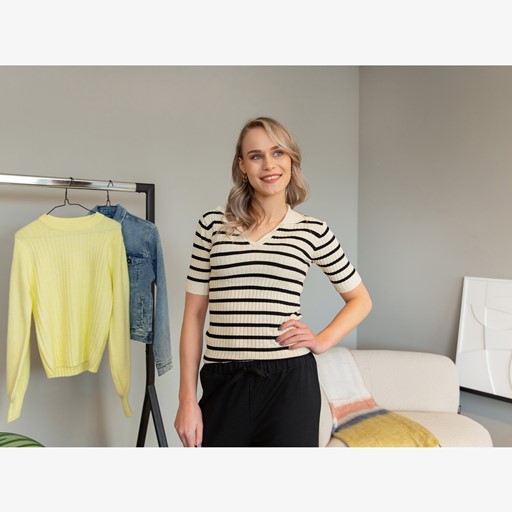 Dames trui met wit met zwarte strepen