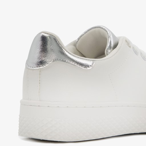 Dames sneakers met metallic detail