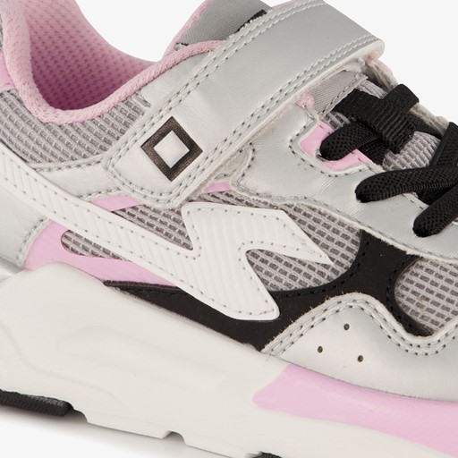 Metallic sneakers met roze details