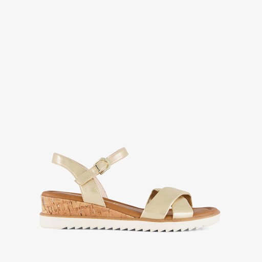 Dames sandalen met sleehak goud