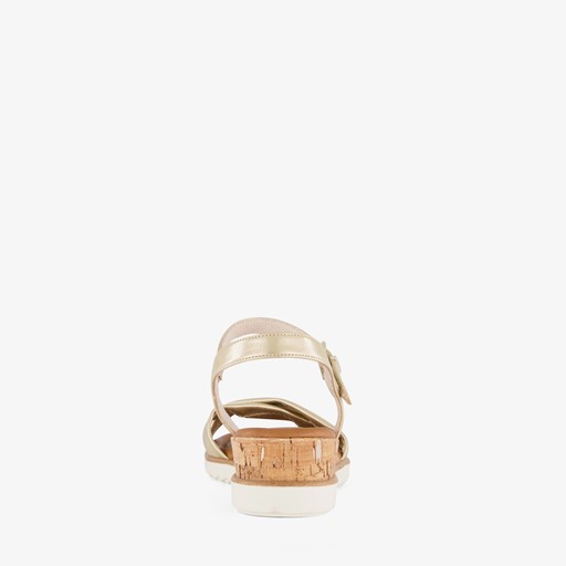 Dames sandalen met sleehak goud