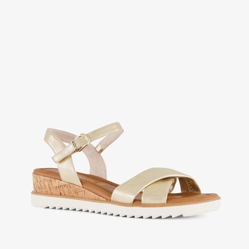 Dames sandalen met sleehak goud