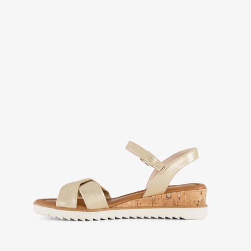 Dames sandalen met sleehak goud