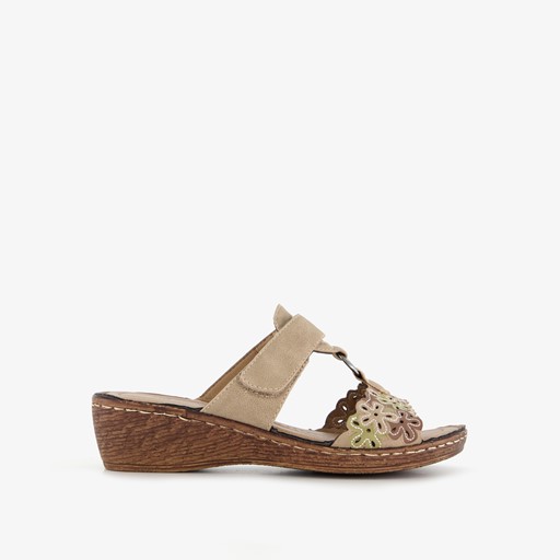 Dames slippers met sleehak taupe