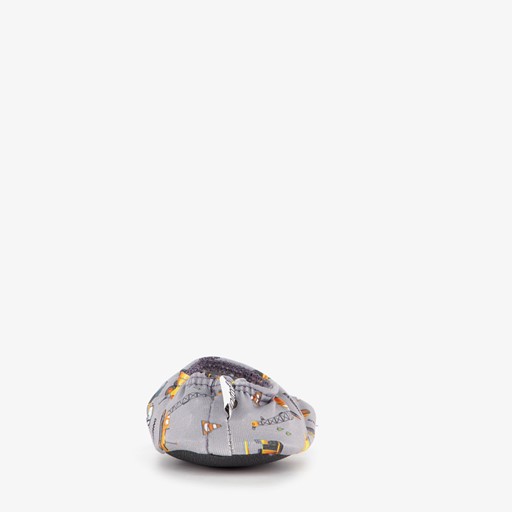 Kinder schoenen grijs met vrachtwagens