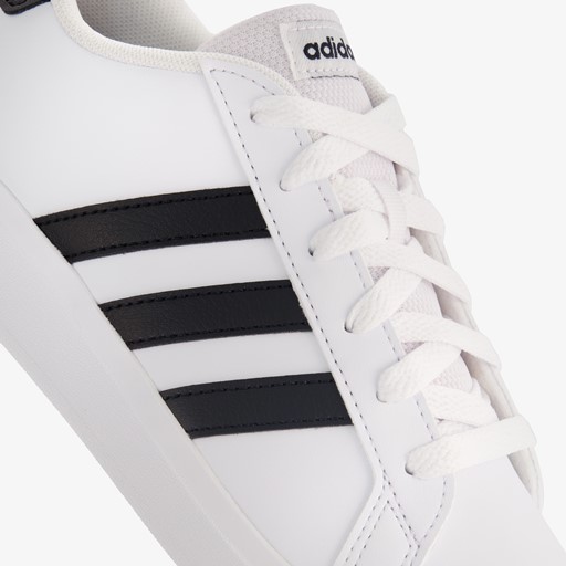 Grand Court 2.0 jongens sneakers wit zwart