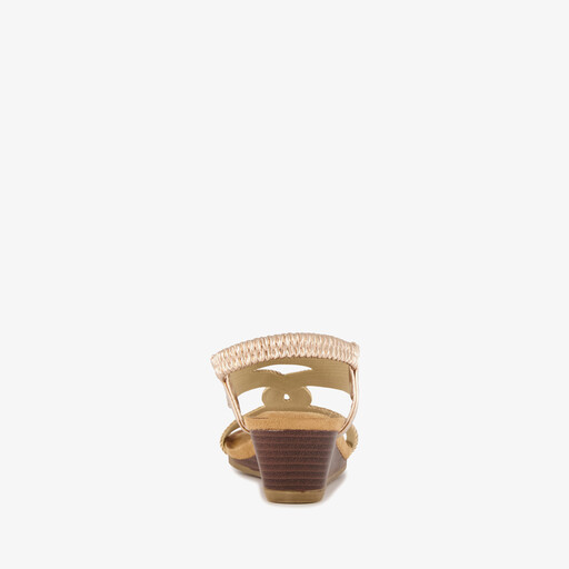 Dames sandalen met sleehak champagne