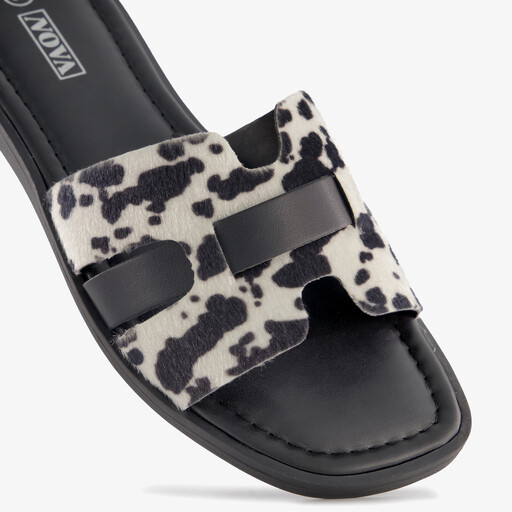 Dames slippers met koeienprint