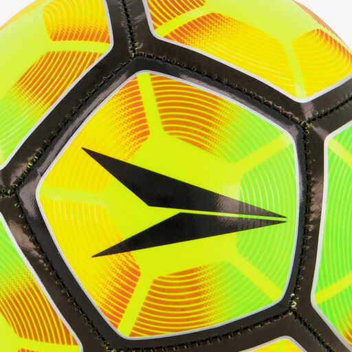 Mini voetbal met regenboog kleuren