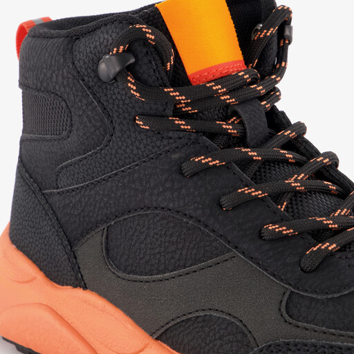 Hoge jongens sneakers zwart oranje
