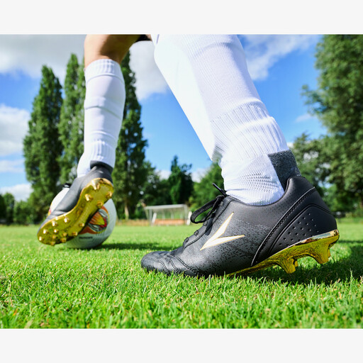 FG heren voetbalschoenen zwart goud