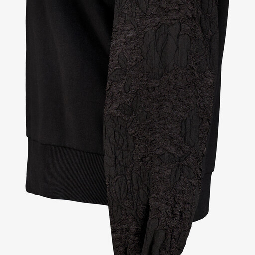 Dames sweater met bloempatroon op de mouwen