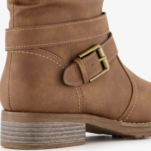 Gevoerde dames enkellaarsjes met gesp cognac