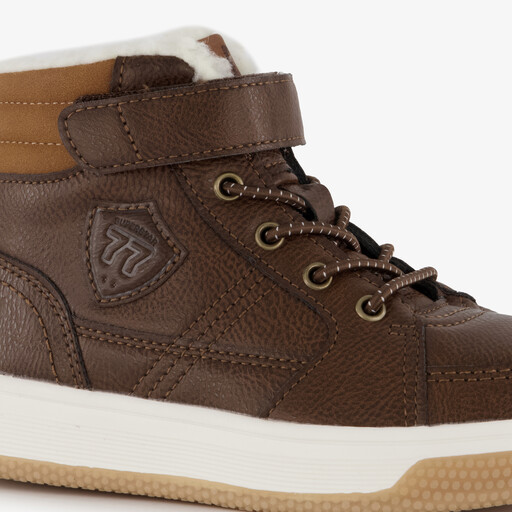 Gevoerde jongens veterboots bruin