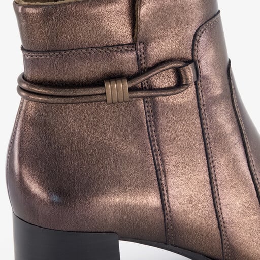 Dames enkellaarsjes met H leest brons