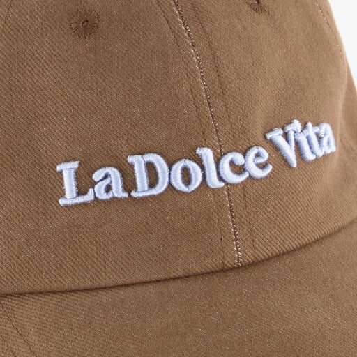 Dames pet bruin met tekst