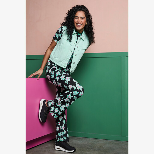 Flared dames broek met bloemenprint groen wit