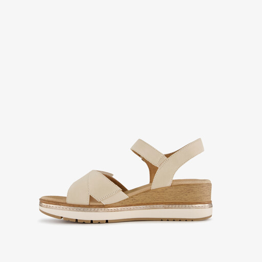 Dames sandalen met sleehak goud