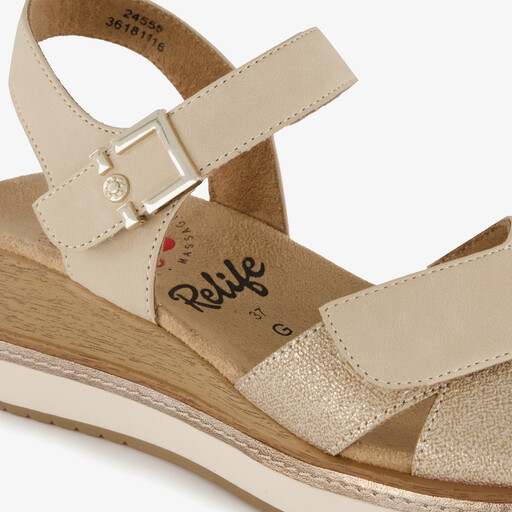 Dames sandalen met sleehak goud