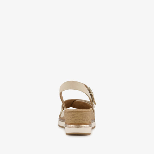Dames sandalen met sleehak goud