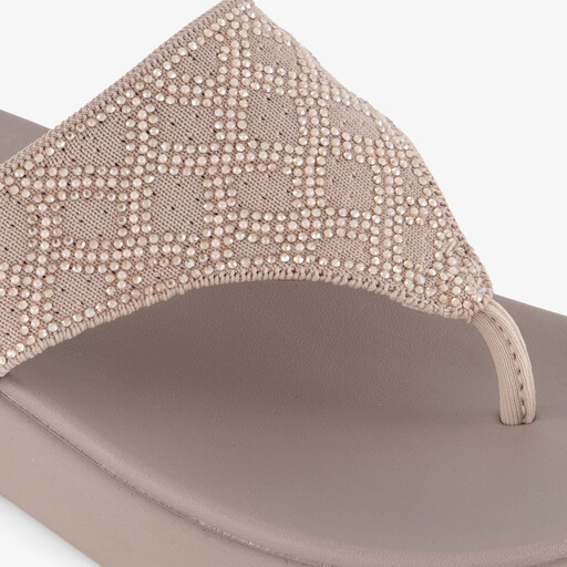 Relaxed Fit: Asana Luxe - Keep Dazzling teenslippers beige
