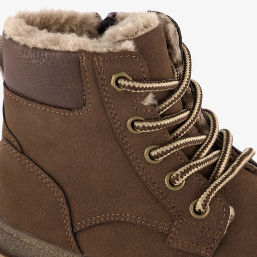 Gevoerde jongens veterboots bruin