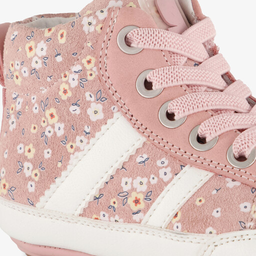 Leren babyschoenen met bloemenprint roze