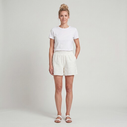 Dames short met broderie ecru