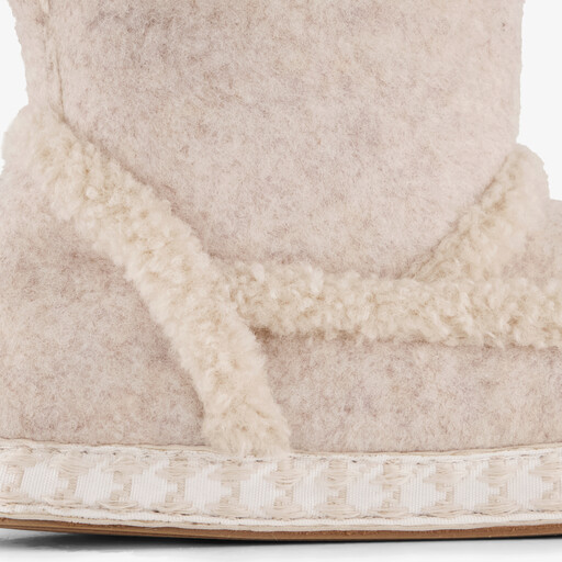 Hoge dames pantoffels met teddy voering beige