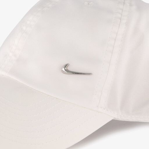 Swoosh pet wit