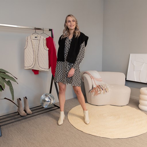 Dames jurk zwart met retro print